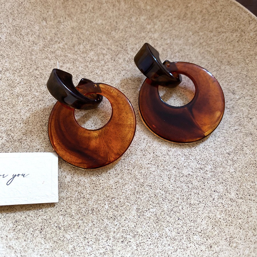 Retro Merrade curry plata aguja pendientes de moda versátil Hong Kong aretes de estilo ligero lujo alta sensación otoño invierno pendientes