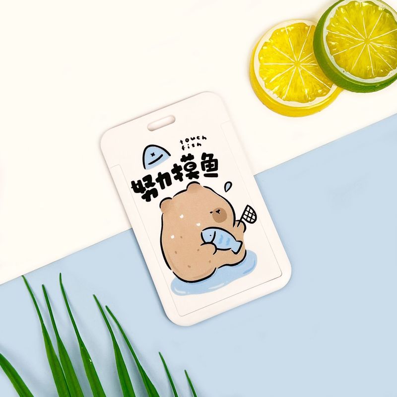 学生の漫画のカードカバーのかわいい熊の食事カードのバスの地下鉄のカードの包みはぼろぼろな文学の胸の札の保護カバーのメーカーを並べます。|undefined