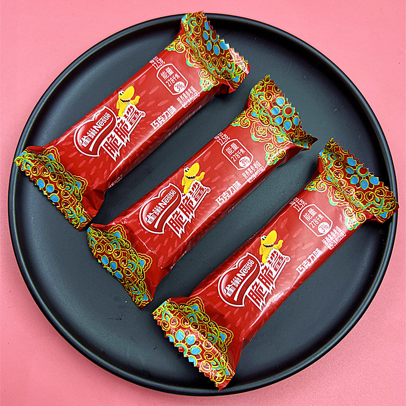 脆脆鲨巧克力味夹心威化饼干散装喜饼结婚装饰伴手礼休闲办公零食