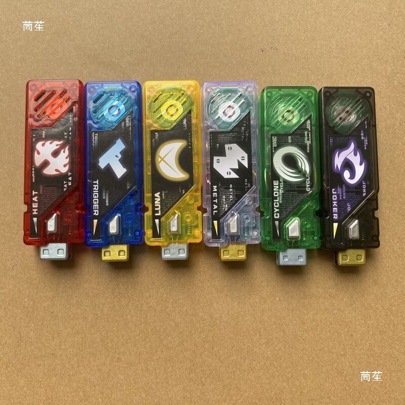 Domestic Ultraman W Transformation Memory Device, Wind Blitz Trigger, Luna Children's Model Toy Mechanical Device Domestic Ultraman W Transformation Memory Device, Wind Blitz Trigger, Luna Children's Model Toy Mechanical Device