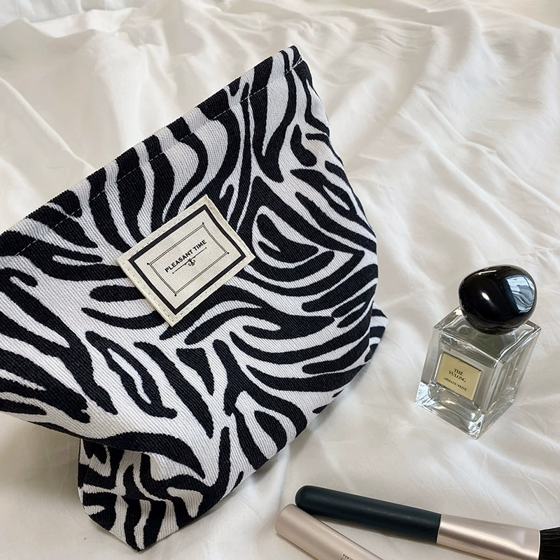 Retro Cosmetic Bag Handheld Clutch, Patterned Makeup Pouch, Lightweight 80 g