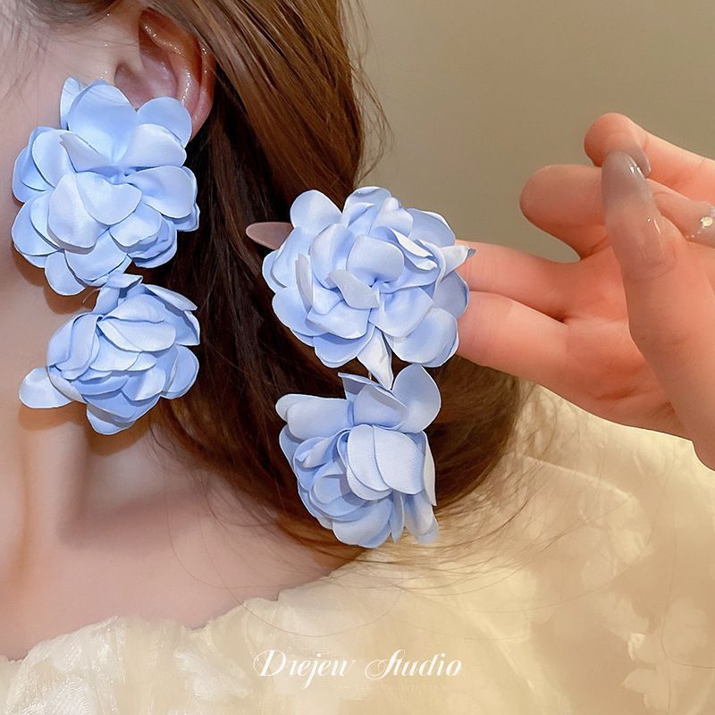 Pendientes de perlas de cristal de diamante de aguja de plata pendientes largos de lujo de Luz Retro europeo y americano pendientes dulces frescos de alto grado para mujeres