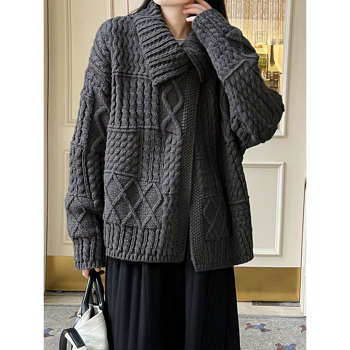 鹿西 羊毛慵懒风大翻领毛衣女秋季小众设计感立体麻花针织衫ss889