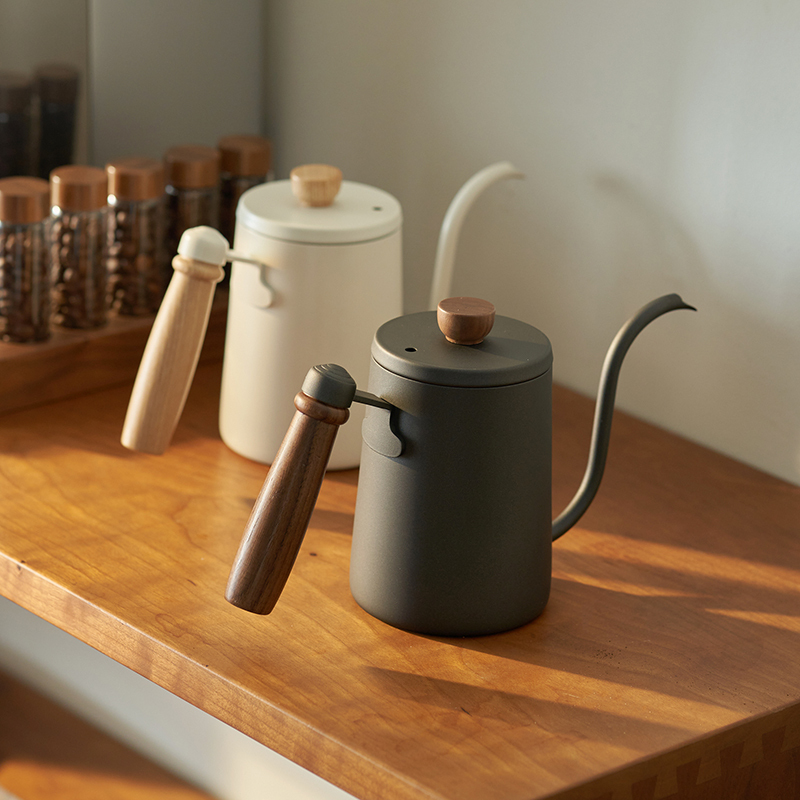 Hot-Selling Commercial and Household High-Lid Stainless Steel Pour-Over Coffee Pot with Wooden Handle, Fine Spout, Long Spout, and Portable Design