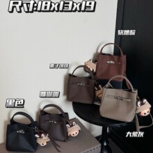 秋季简约手提包女2025新款荔枝纹水桶包百搭单肩斜挎包252901