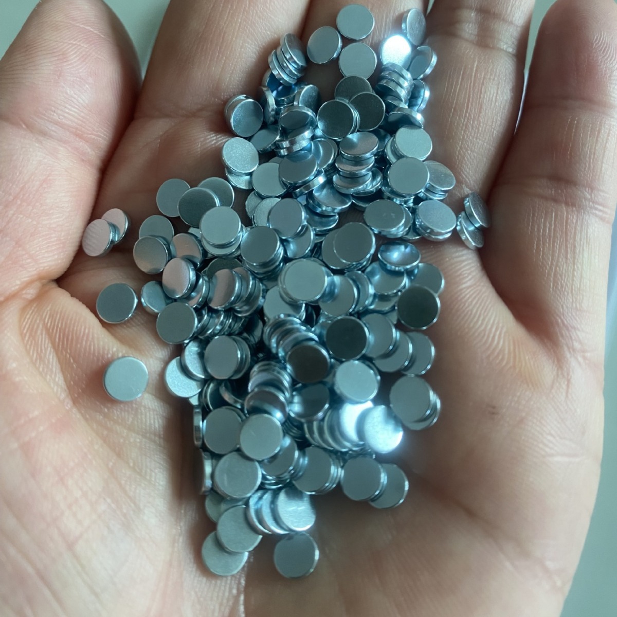 广东现货N45小磁铁3.5*2强磁钕铁硼强磁箱包磁柱，深圳亚克力磁铁