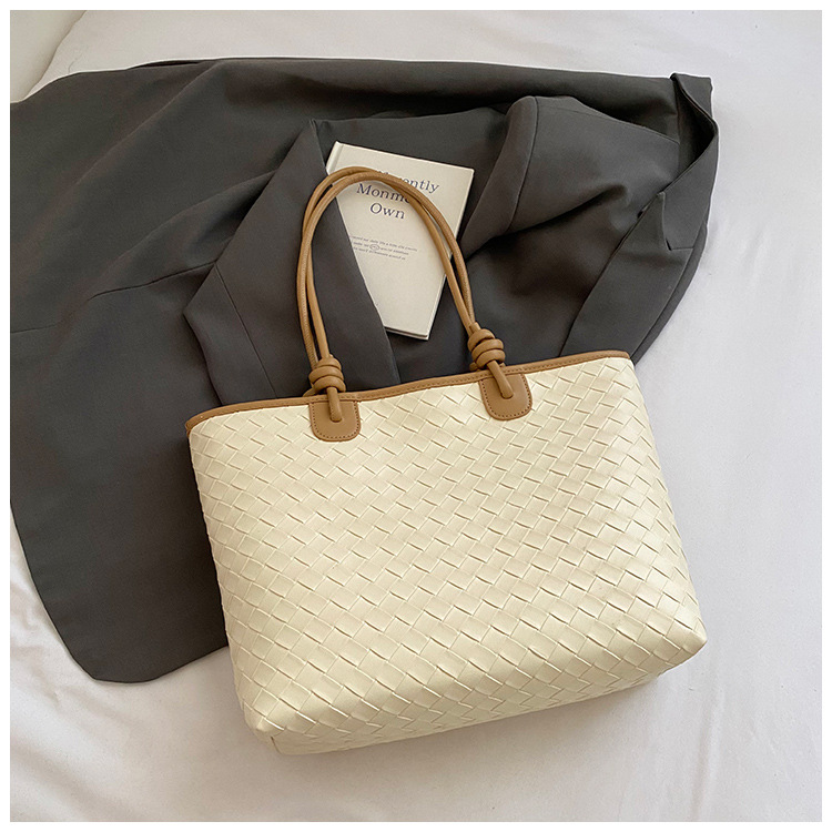 Bolso de patrón tejido de gran capacidad Bolso de hombro de cercanías de moda transfronteriza para mujer Bolso de tote de todo fósforo casual de alta gama