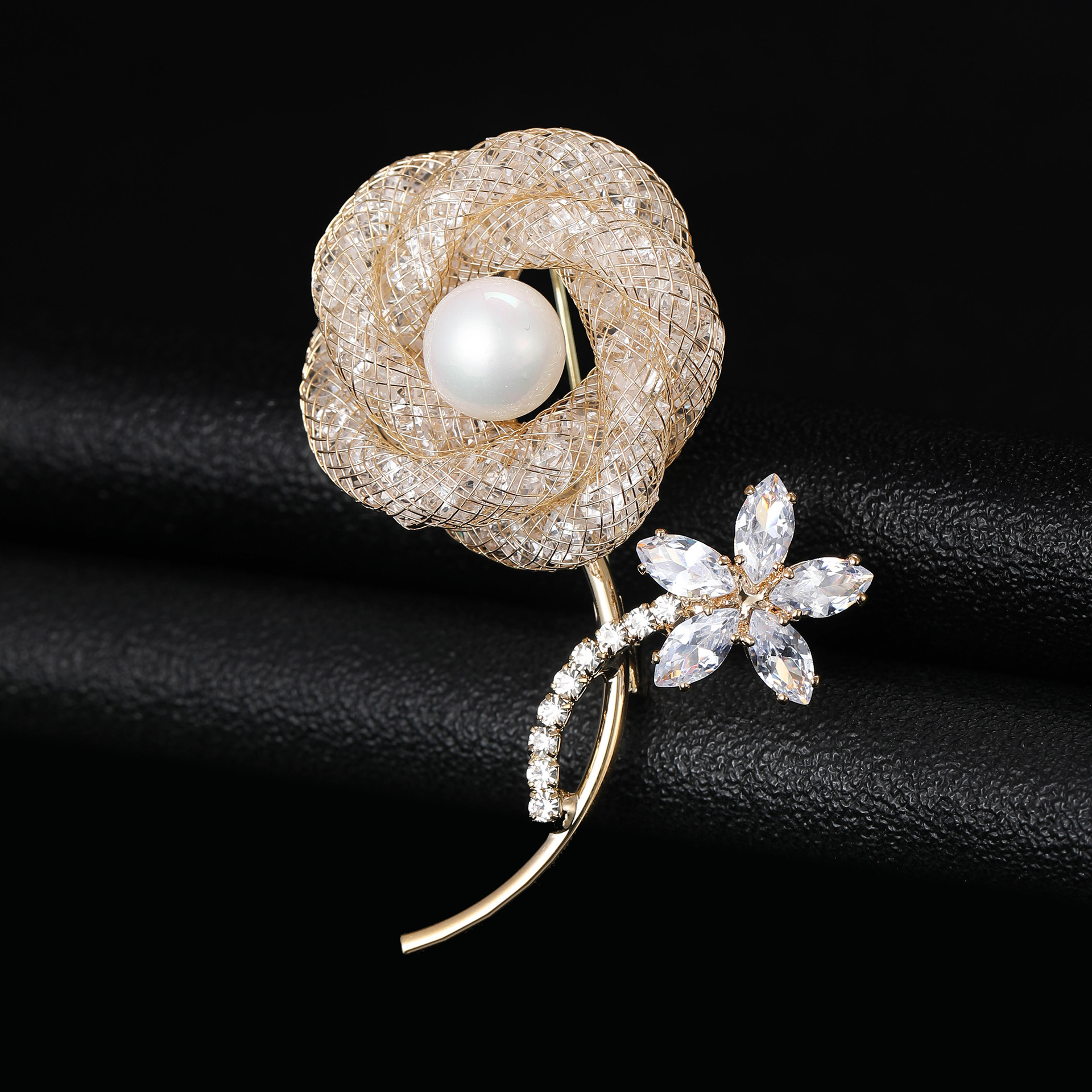 Women's Gender Elegant Pin Flower Alloy Artificial Pearls Rhinestones Women's Brooches