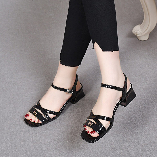 Sandal nữ quai ngang da thật gót thô 5 cm phong cách tiên nữ — Màu đen