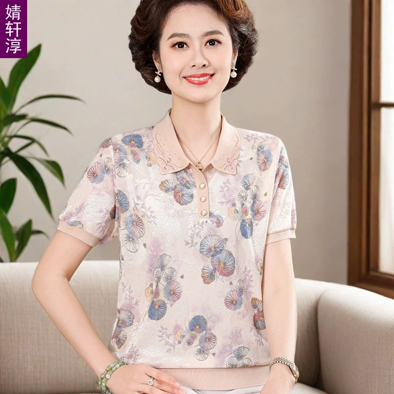 Летний костюм из тонкой шелковистой ткани для женщин среднего и старшего возраста 2025 года, модный принт, короткий рукав, отложной воротник.
