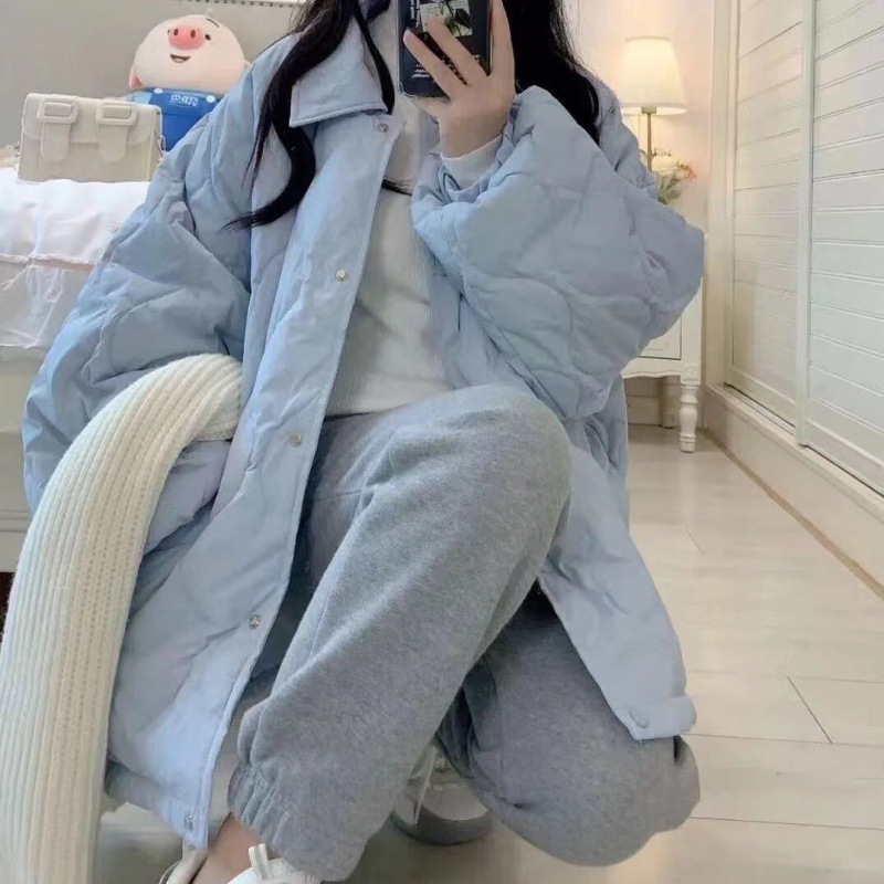 ミルクブルーの襟付き菱格は綿服のコートを挟んでいます。女性のデザイン感が小さいです。|undefined