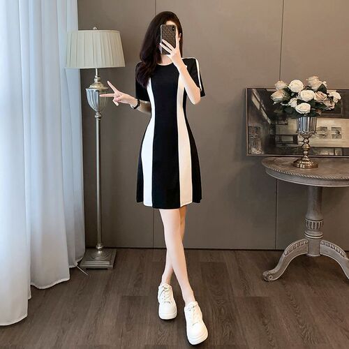 French-style black and white casual women's summer belted slimming age-defying dress for petite women with a sense of elegance