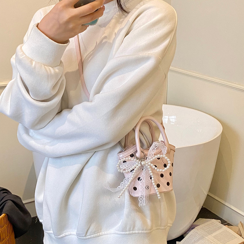 Xiaozhong Mini onda punto bolso de mujer 2025 nuevo estilo coreano de moda versátil bolso portátil pequeño bolso de cubo