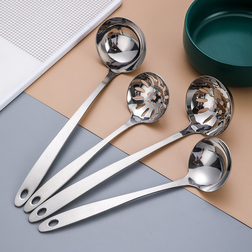 Long-handled stainless steel soup spoon, thick hot pot spoon strainer, hotel restaurant kitchenware cooking home large spoon