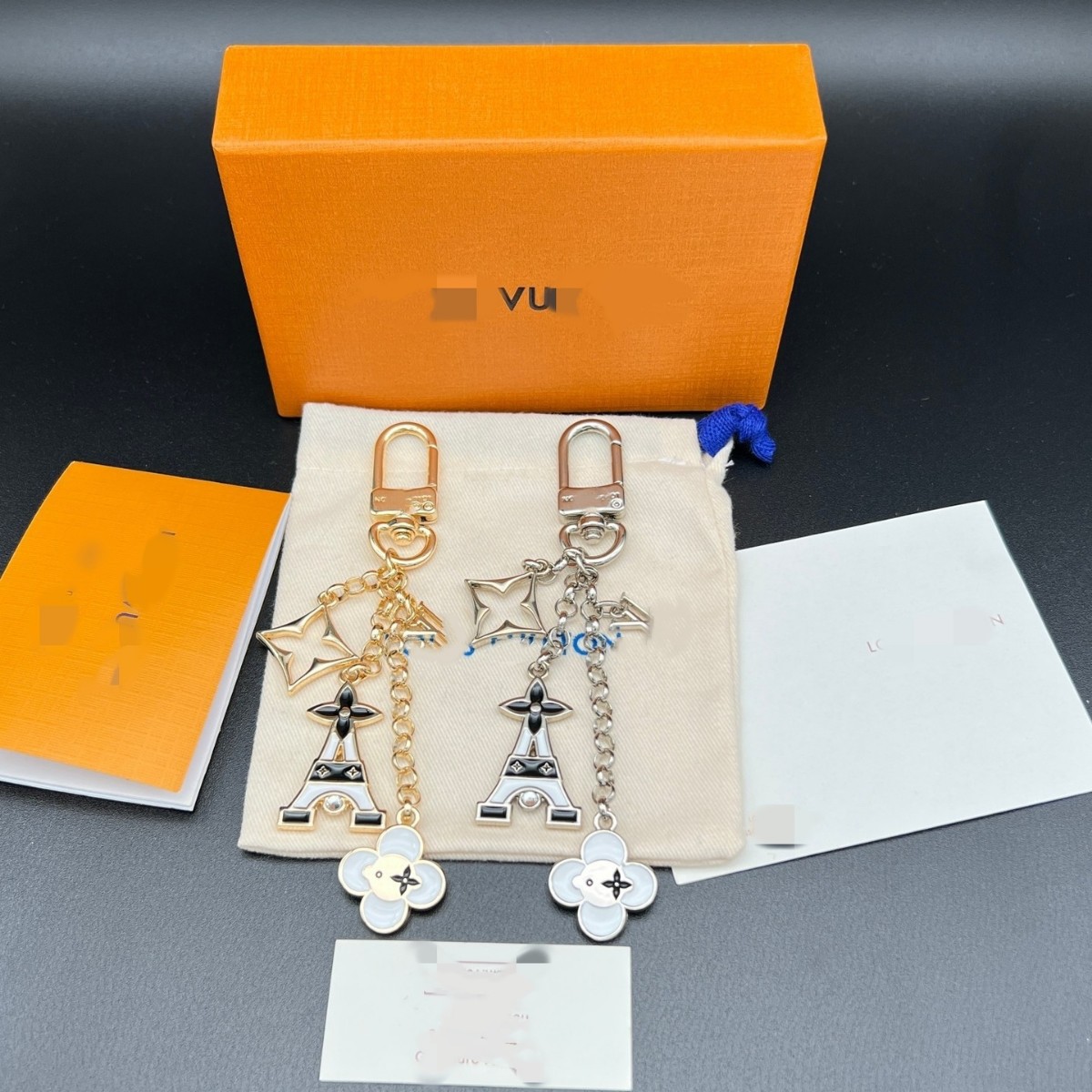 2025年跨境欧洲驴牌巴黎纪念款包包挂件钥匙挂饰百搭时尚跨境爆款