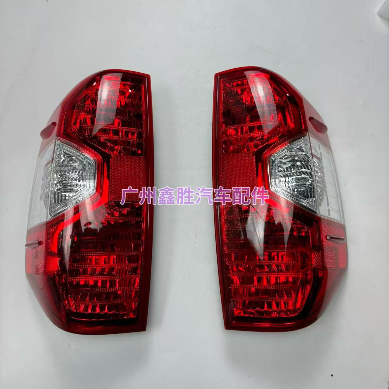 Suitable for Toyota Tundra 2014-21 rear tail light brake light 815500C101 815600