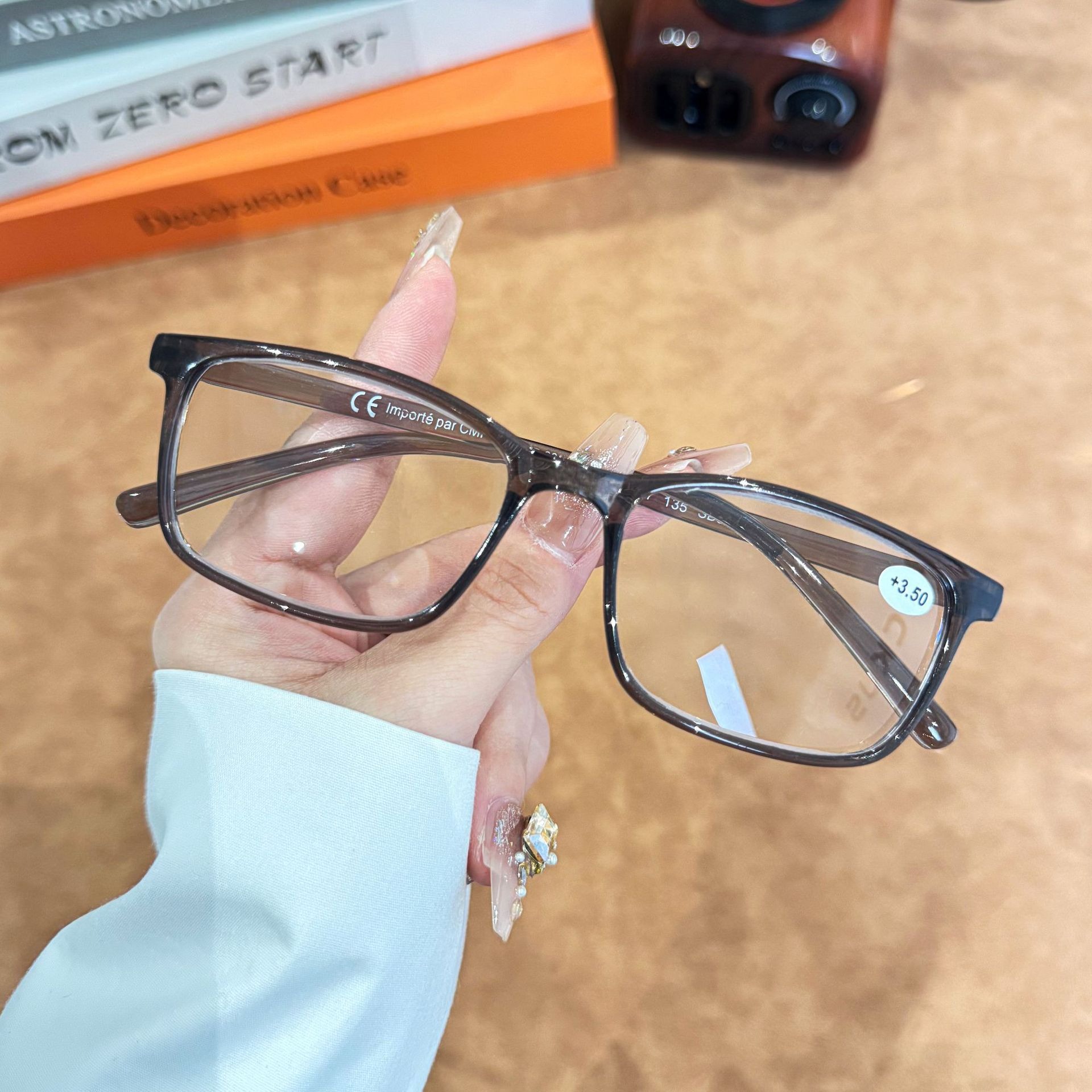 Nuevo tipo de Europa y América transfronterizas venta caliente gafas de edad con marco negro versátil para poner puestos de correr <unk> hu HD anti-luz azul gafas de ancianos