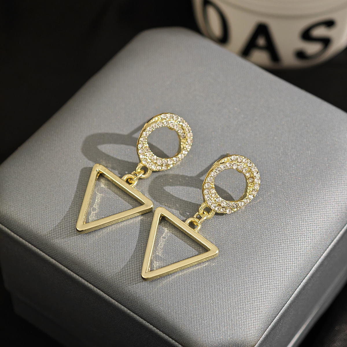 Orecchini triangolari vuoti stile coreano & clip a cerchio_voghion.com
