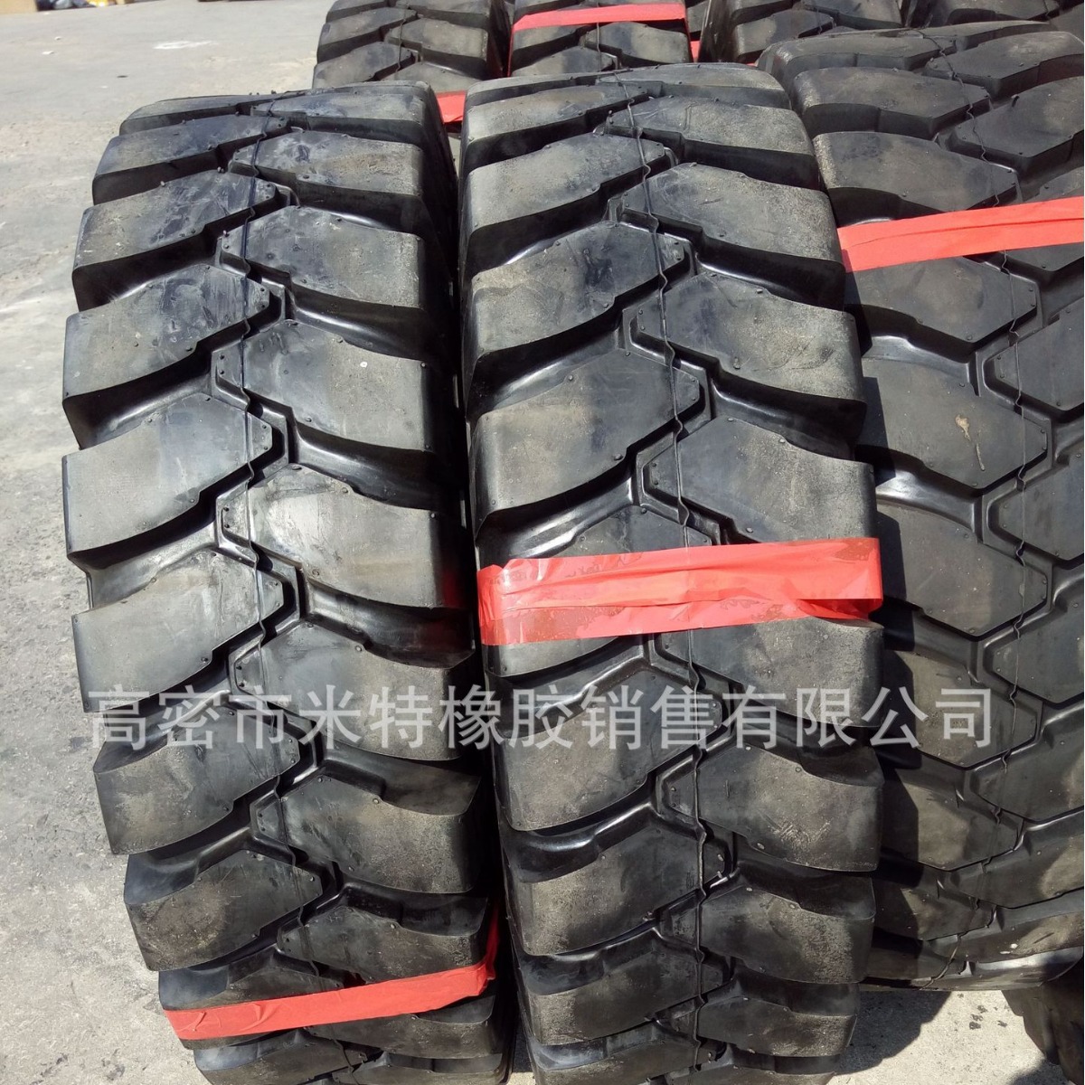 1400-20 工程两大块花纹轮胎 大量批发 优质耐磨 工厂直销