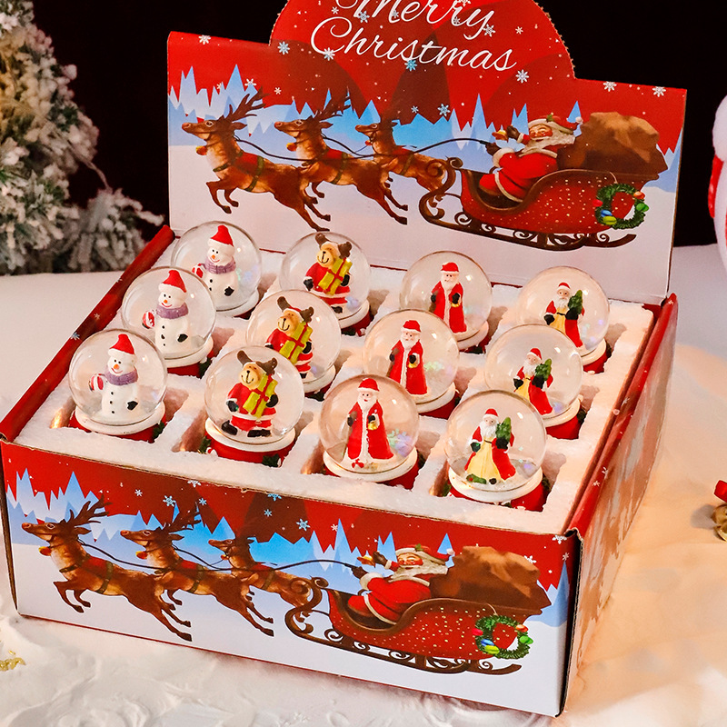 Una variedad de regalos de decoración de Navidad Navidad iluminante bola de cristal caja de música ventana diseño de velas lámparas de viento árbol de Navidad