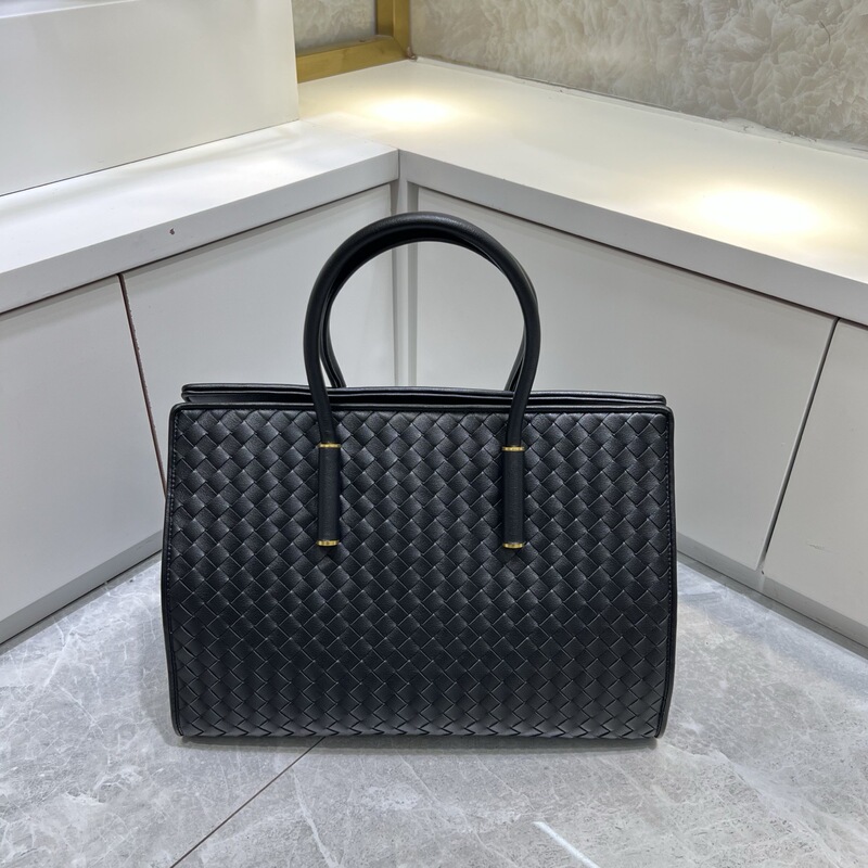 2026Bv Summer New Large-Capacity Woven Bag Cross-Border Trend Genuine Leather Women's Bag for Commuting to Work 2026Bv Summer New Large-Capacity Woven Bag Cross-Border Trend Genuine Leather Women's Bag for Commuting to Work