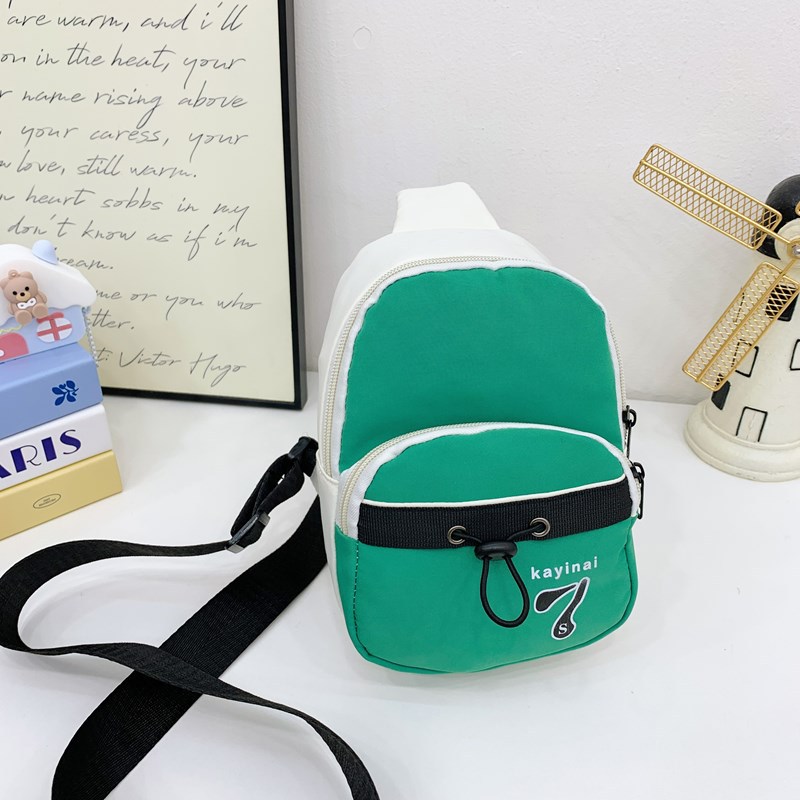 Versión coreana del popular bolso de pecho para niños y niñas, mini bolso de mensajero para niños de color de contraste de moda 2025 nueva tendencia de monedero para niños