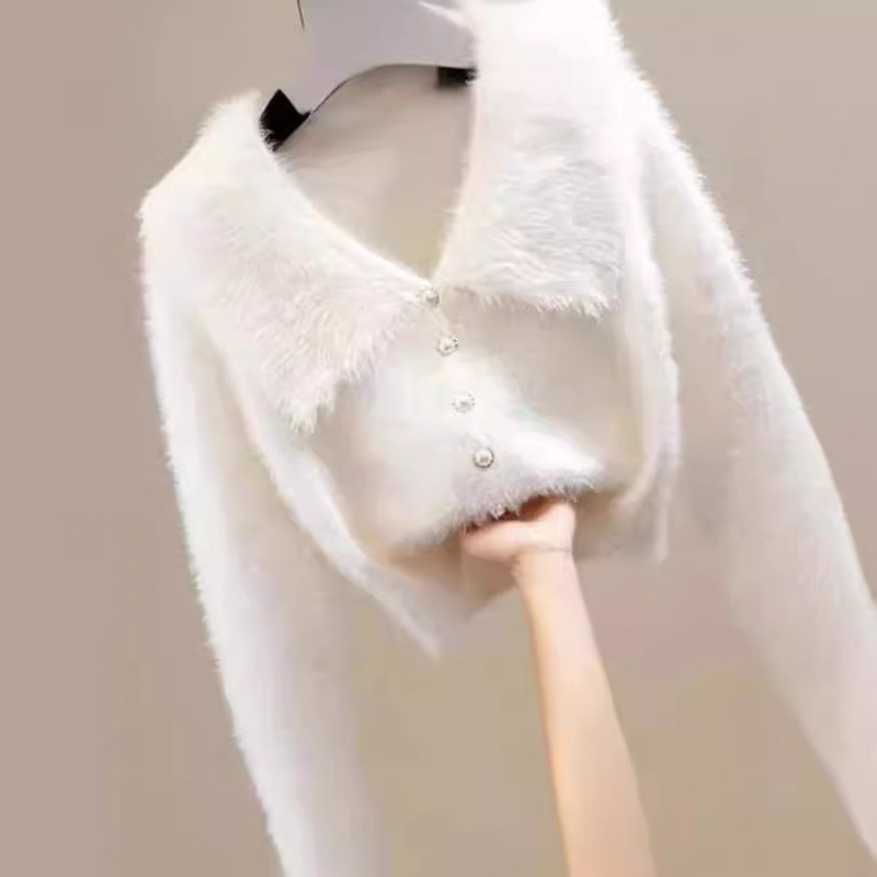 2024 New Pearl Single-breasted Cardigan Fashion Color Imitation Sable Lapel Slim-fit Sweater Women's Stylish All-match Slim-fit Top 2024 New Pearl Single-breasted Cardigan Fashion Color Imitation Sable Lapel Slim-fit Sweater Women's Stylish All-match Slim-fit Top