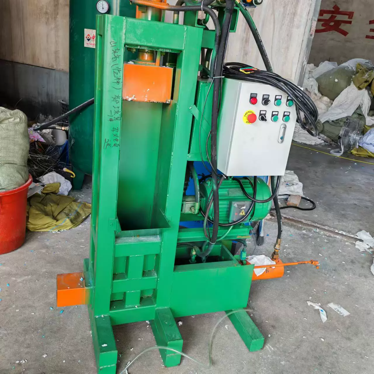 宠物垫料装袋机电动液压成型压力自主可调装袋速度快PLC控制