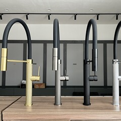 大ブランド同金ユニバーサル蛇口全銅厨房ぜいたく品水槽洗面器浄水蛇口回転冷熱