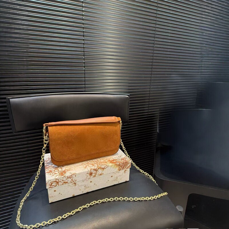 Dolce & Gabbana new chain bag, genuine leather chain bag for women, fashionable and versatile shoulder and crossbody bag with a high-end feel Dolce & Gabbana new chain bag, genuine leather chain bag for women, fashionable and versatile shoulder and crossbody bag with a high-end feel
