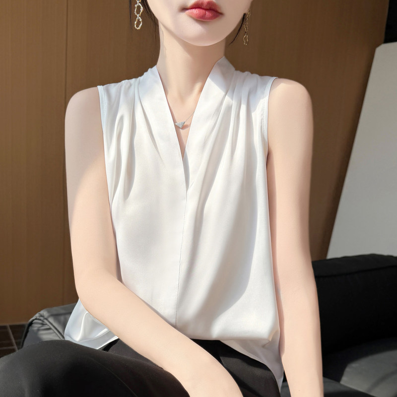 Summer New Style Textured Satin Loose-Fitting Stylish Camisole for Women, Fashionable V-Neck Sleeveless Shirt Vest Paired with a Blazer Summer New Style Textured Satin Loose-Fitting Stylish Camisole for Women, Fashionable V-Neck Sleeveless Shirt Vest Paired with a Blazer