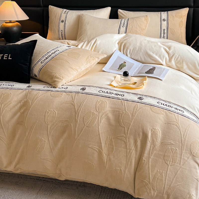 Invierno de alto peso de terciguero de leche impresa tallada en la cama de cuatro piezas con colchón de coral grueso nuevo tipo de ropa de cama