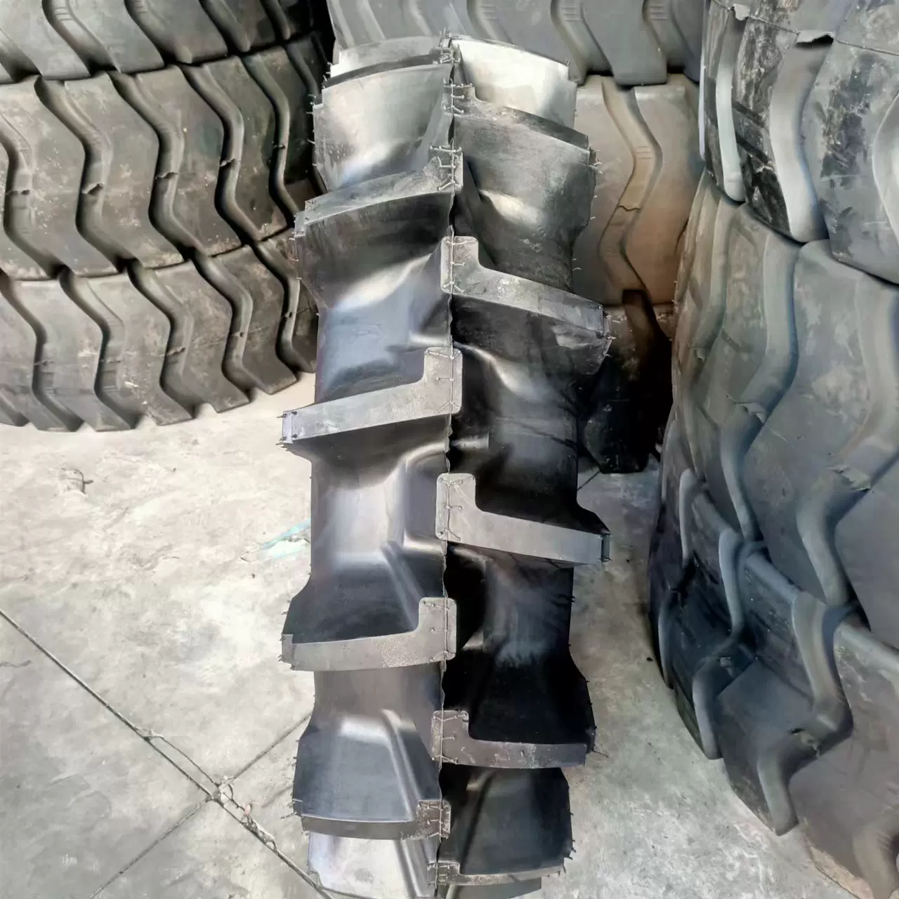 6.00-12 12.4/11-28 12.4-26 14.9-30 16.9-30 16.9-34 水田轮胎