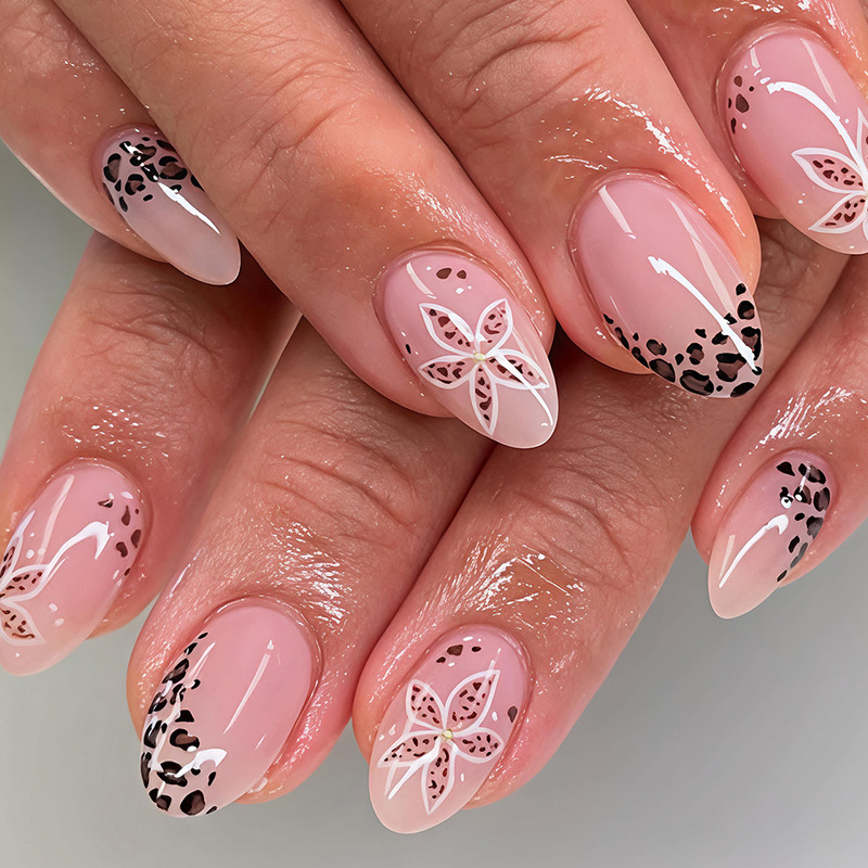 Cross-border autumn leopard print press-on nails, leopard print floral short fake nails, foreign trade nail art Cross-border autumn leopard print press-on nails, leopard print floral short fake nails, foreign trade nail art