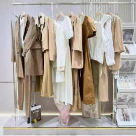 上海品牌折扣女装批发专柜尾款杂款走份清货衣服直播实体一手货源