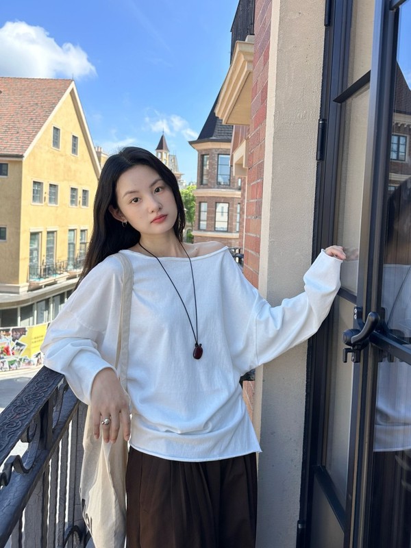 DIGM | 2025秋季极简慵懒风松弛感不规则开衩卷边露肩T恤女A09195|undefined