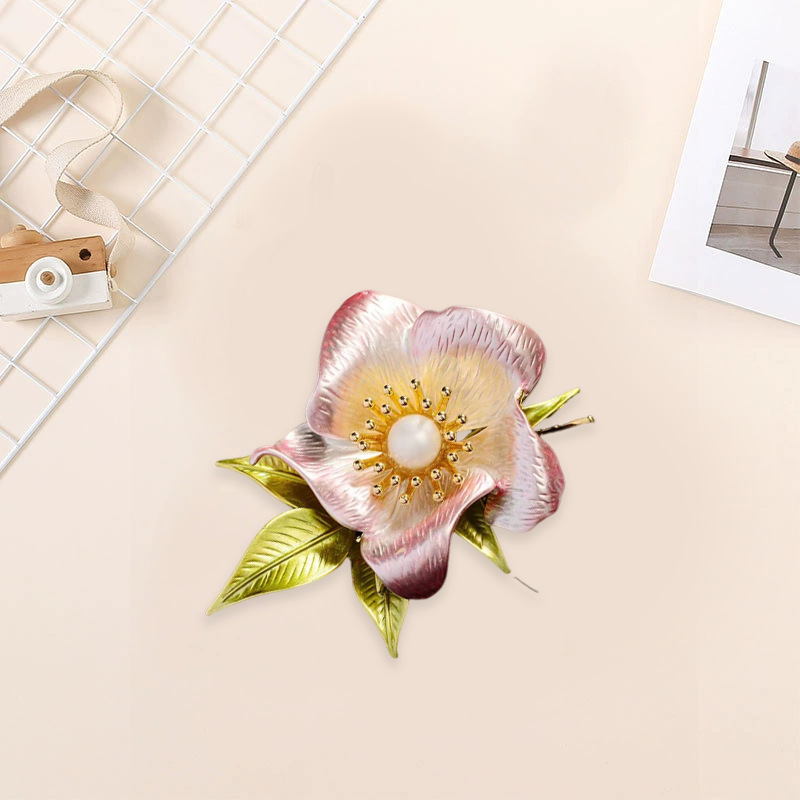 Gilet coréen haut de gamme orné d'une broche camélia et peint à l'émail, style floral, protection anti-décoloration. Accessoire de costume._voghion.com