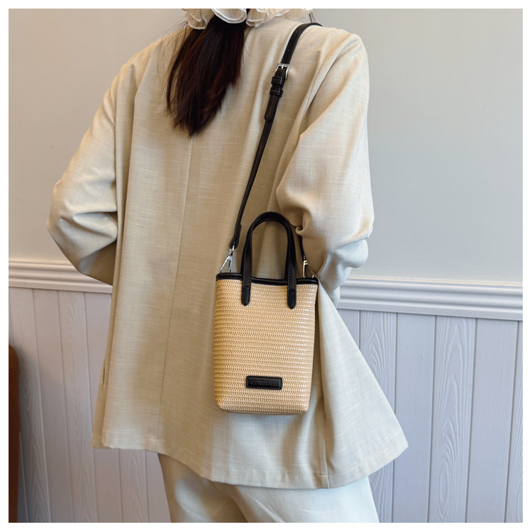 Summer straw woven beach bag 2025 New style seaside vacation handbag, simple and versatile bucket bag, woven crossbody bag undefined