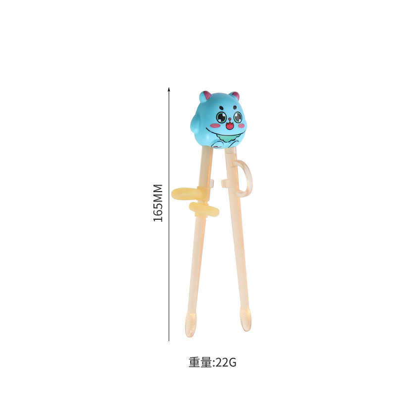 子供の箸の赤ちゃんは食事をして箸を訓練します。|undefined
