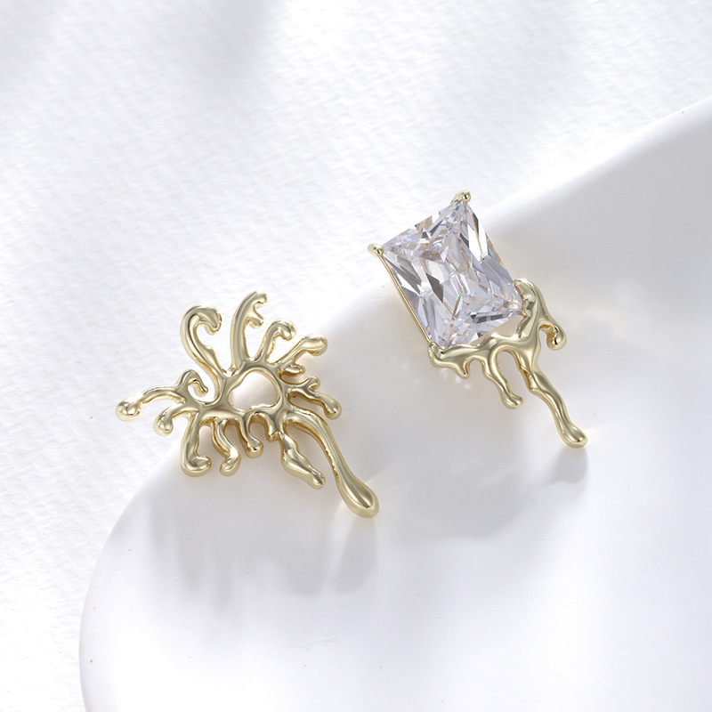 Xuping joyería aleación Europa y América fría aretes de aretes de aretes de aretes femeninos de lujo ligero pernos asimétricos al por mayor nicho