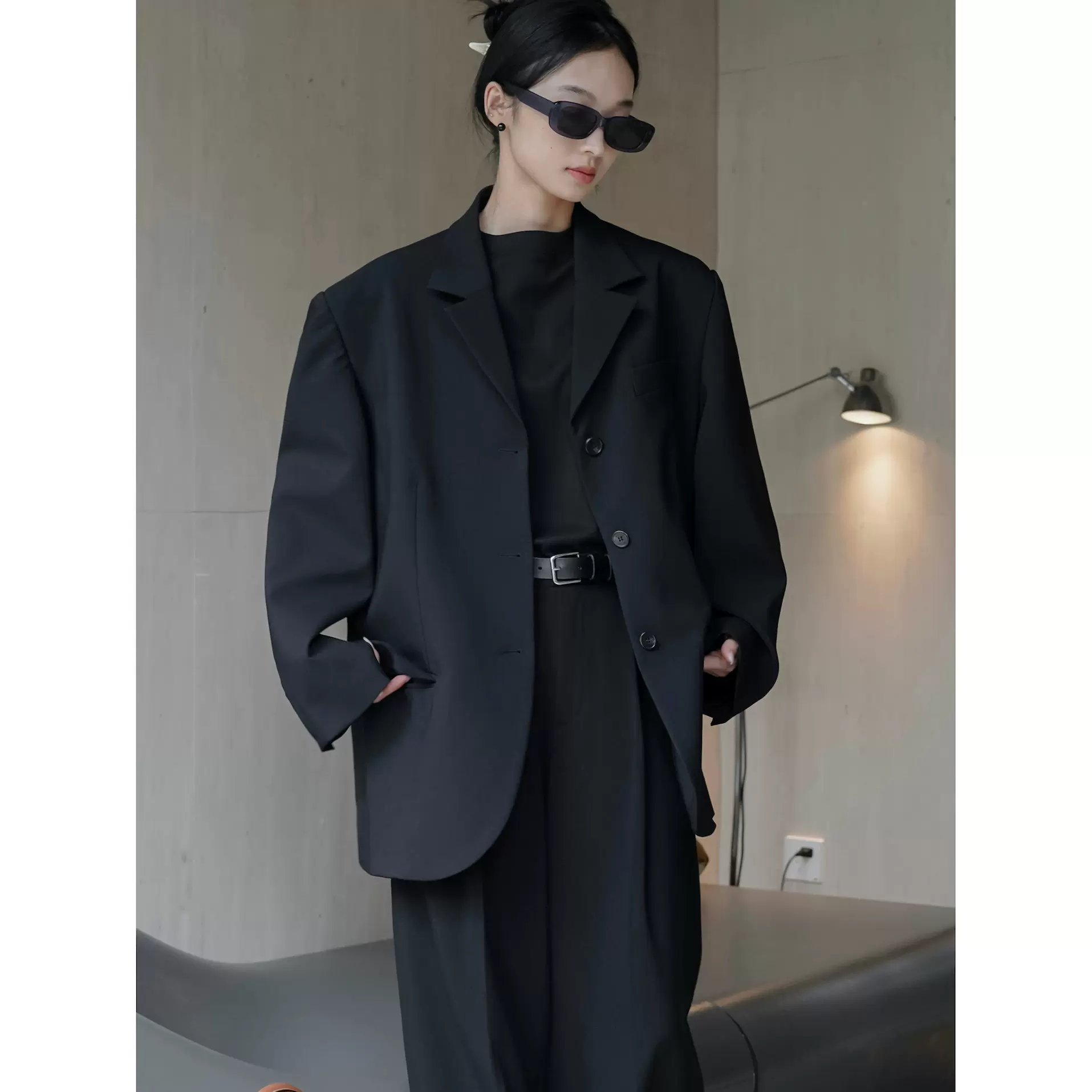 卢浮秋季新款巴黎时髦街头通勤宽肩廓形西装黑色宽松休闲外套女