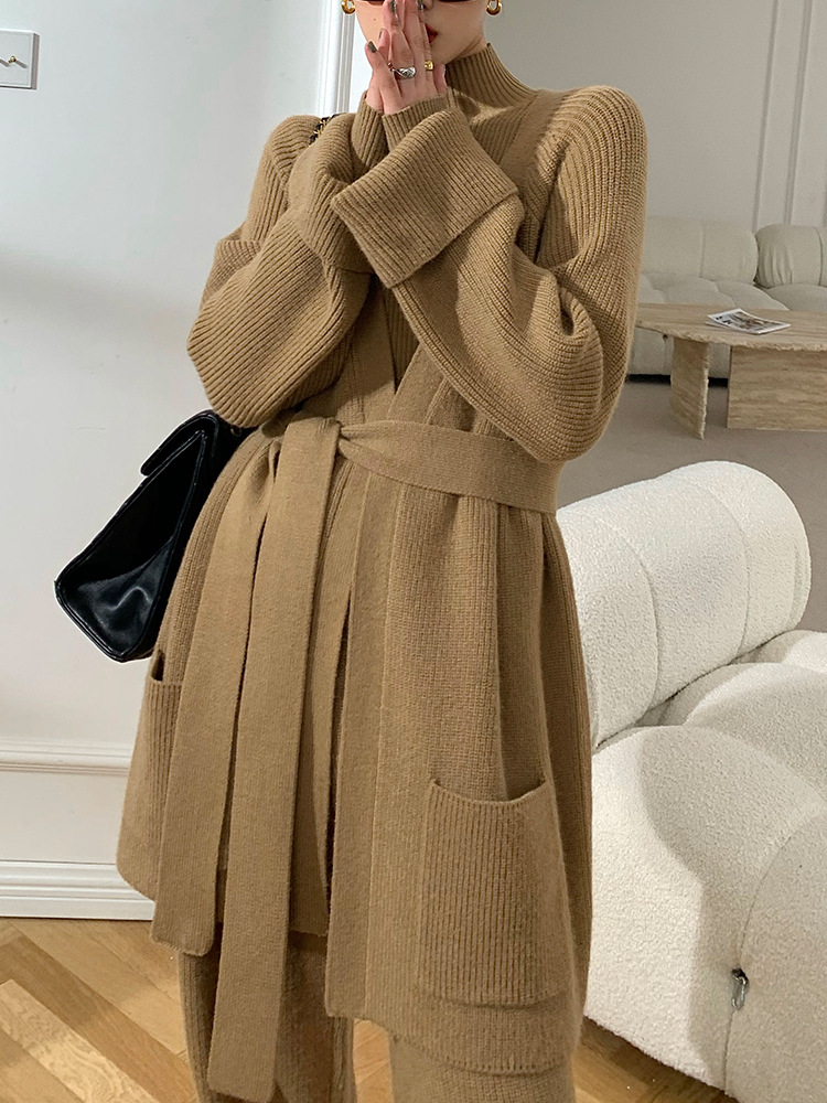 Knitted elegant set