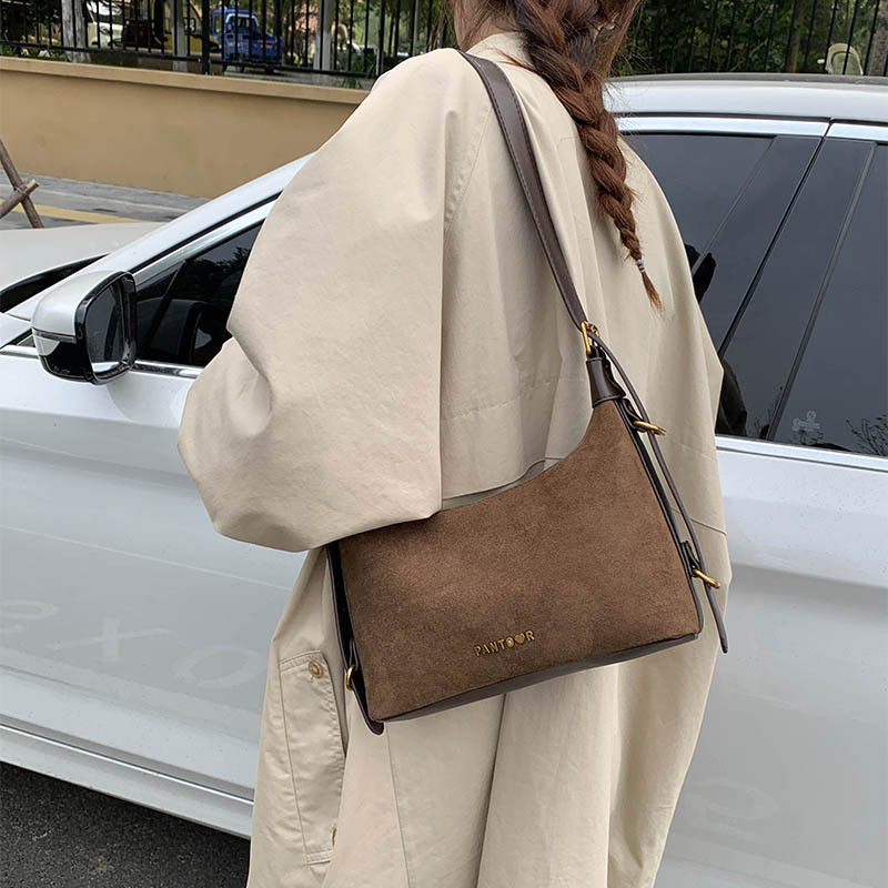 Bolso de mano esmerilado transfronterizo bolso de brazo universal mujeres otoño y invierno 2025 nuevo retro bolso de hombro bolso de viaje