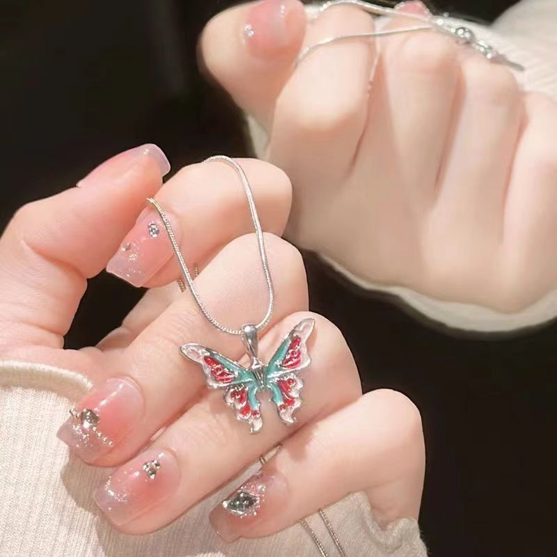 最新の売れ筋のネックレスの気質の蝶の愛のネックレスの女性の清新な百合のデザイン感がいっぱいです。|undefined