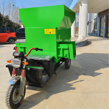 小型电动撒料车养殖场饲料投放车牛羊饲喂加草机自走三轮撒料机