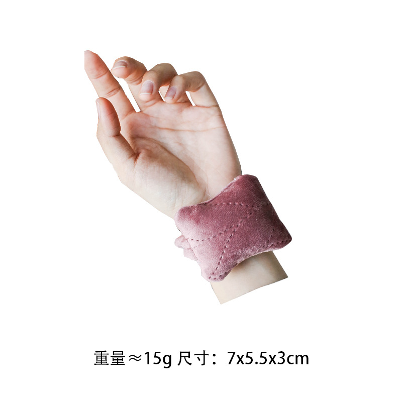 Эластичная подушечка на запястье с бархатным рисунком в виде листьев лотоса