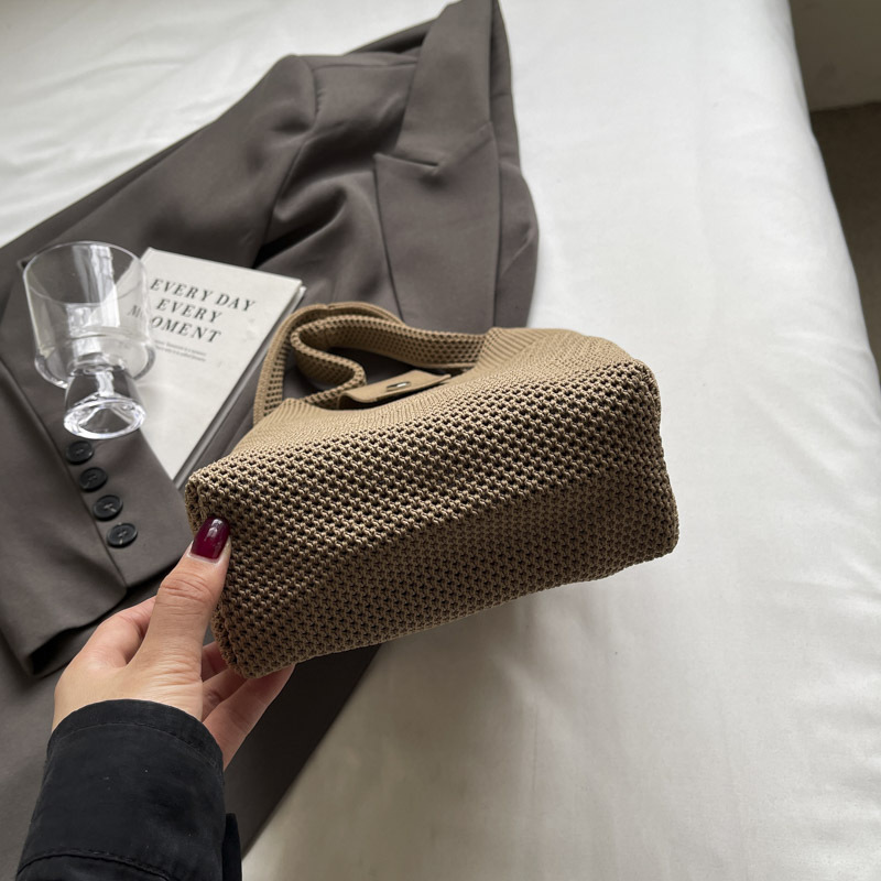 A new stylish tote bag with simple letters for casual shopping, featuring a niche Instagram style for going out undefined