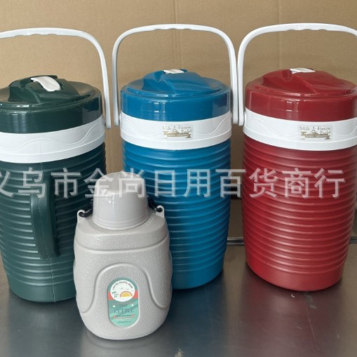 Household Outdoor Portable Large Capacity Striped Insulated Bucket with Lid, One Pot Four Cups 2.6L