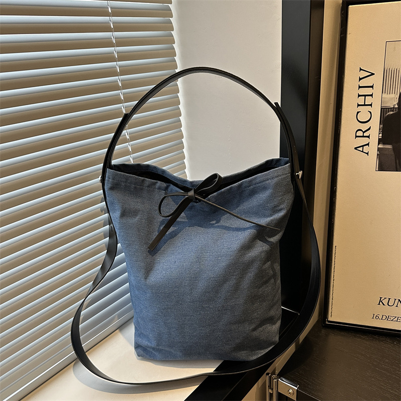 Bolso de denim de gran capacidad para mujeres verano 2024 nueva moda coreana nicho bolso de cubo bolso de hombro mochila