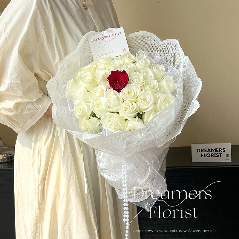 Red red encaje niñas bordado hilo de tela de flores hueco tela de embalaje de flores atmósfera material ramo de flores materiales floristas